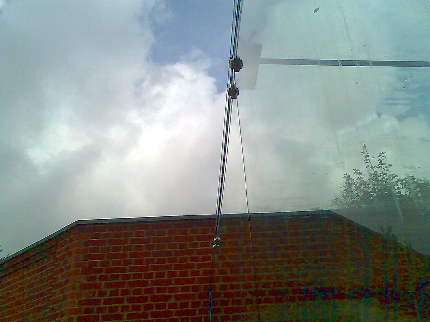 Frameless Glass Link.